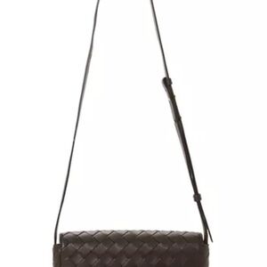 Gently used  Veneta Bottega bag long straps. Metallic clasps. interior zipper.